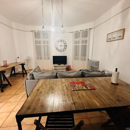 Lumineux Et Spacieux 2 Avec Parking Gratuit Dans La Rue Apartmán