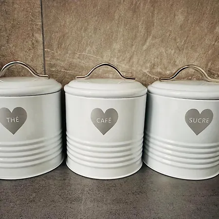 Lumineux Et Spacieux 2 Avec Parking Gratuit Dans La Rue Apartmán *