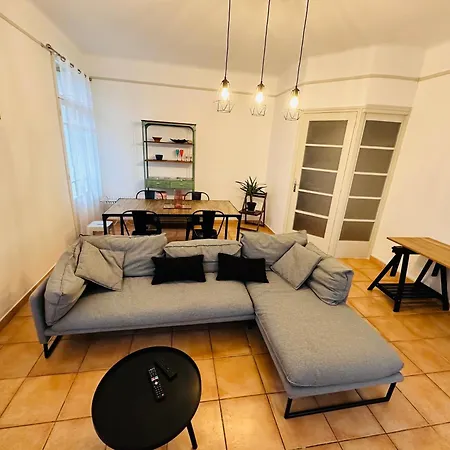 Lumineux Et Spacieux 2 Avec Parking Gratuit Dans La Rue Perpignan