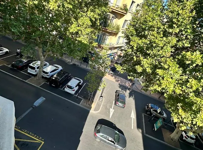 Appartement Lumineux Et Spacieux 2 Avec Parking Gratuit Dans La Rue *