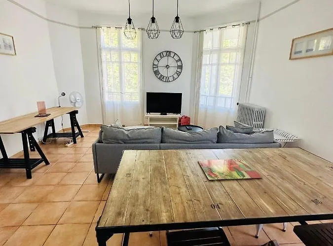 Appartement Lumineux Et Spacieux 2 Avec Parking Gratuit Dans La Rue