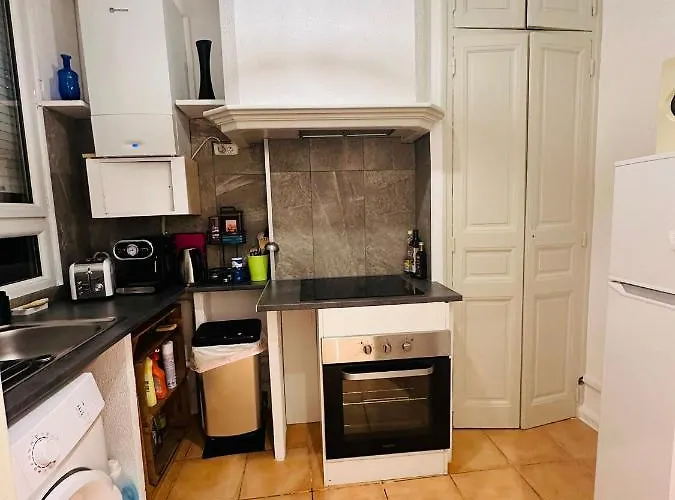 Appartement Lumineux Et Spacieux 2 Avec Parking Gratuit Dans La Rue