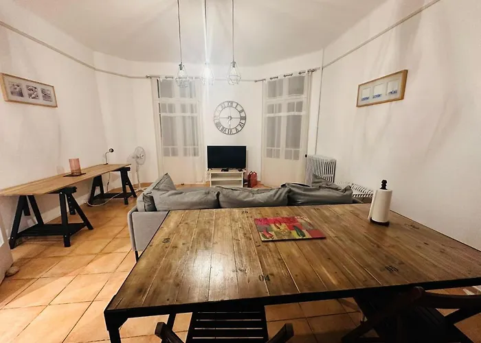 Lumineux Et Spacieux 2 Avec Parking Gratuit Dans La Rue Apartamento