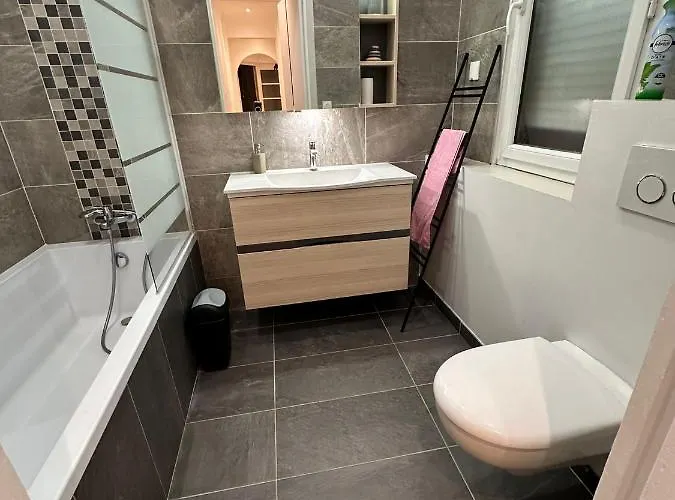 Apartamento Lumineux Et Spacieux 2 Avec Parking Gratuit Dans La Rue