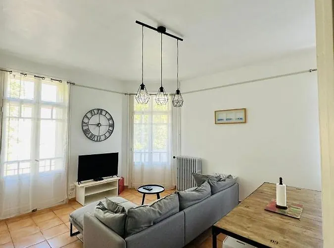 Lumineux Et Spacieux 2 Avec Parking Gratuit Dans La Rue Perpignan