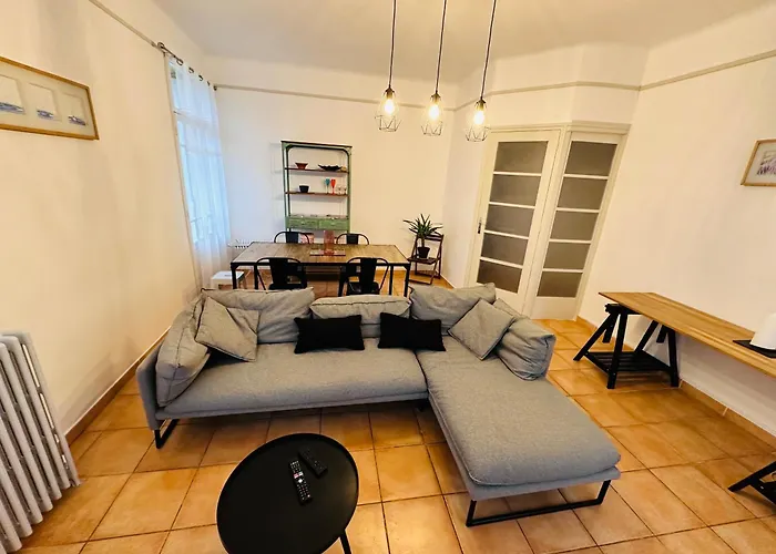 Lumineux Et Spacieux 2 Avec Parking Gratuit Dans La Rue Perpignan